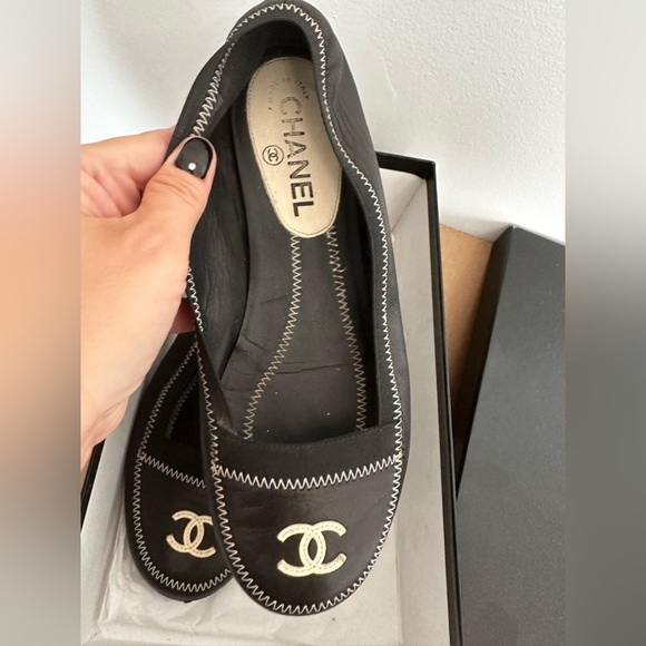 PRICE IS FIRM!!💯CHANEL MOCCASIN/LOAFERS WITH BIX - BEAUTIFUL USED CONDITION - Picture 2 of 7